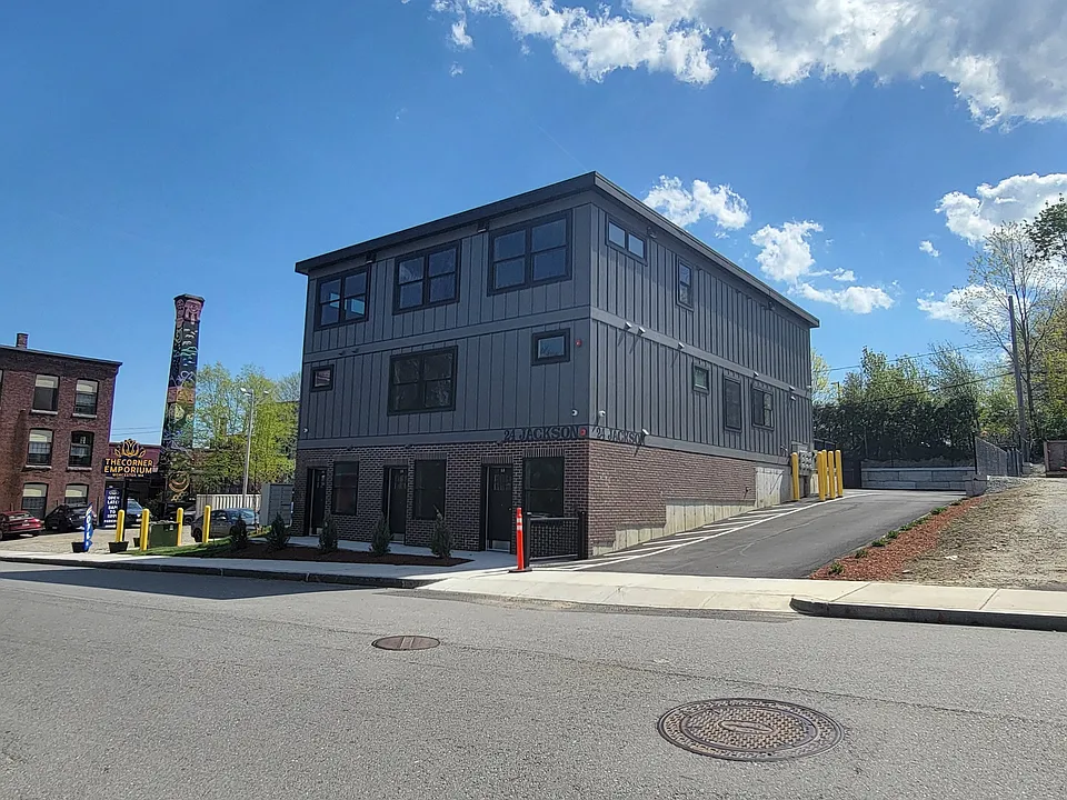 24 Jackson St #11