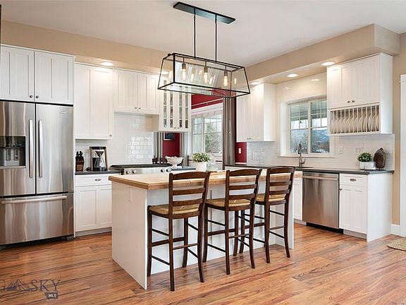 3rd image of 202 Willow Blvd