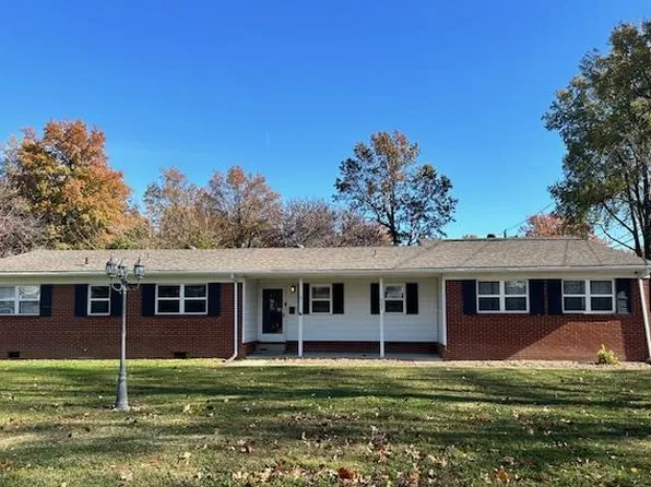 902 Hawthorne Dr, Sikeston, MO 63801