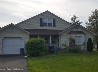 42 Farnworth Close, Freehold, NJ 07728