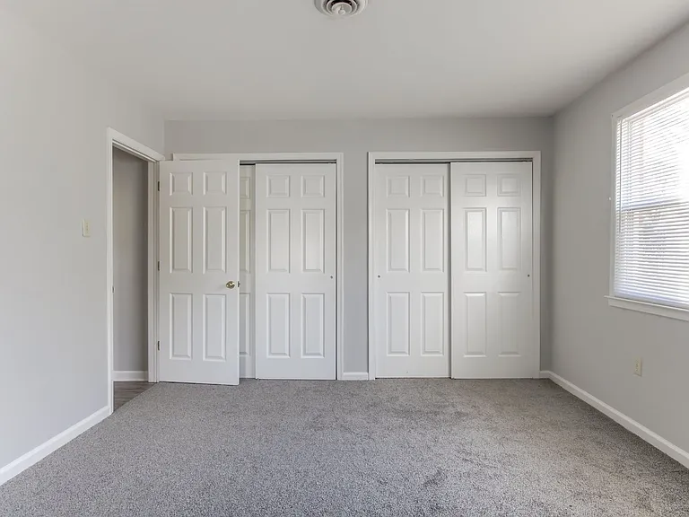 Lincoln Apartments — Photo 17