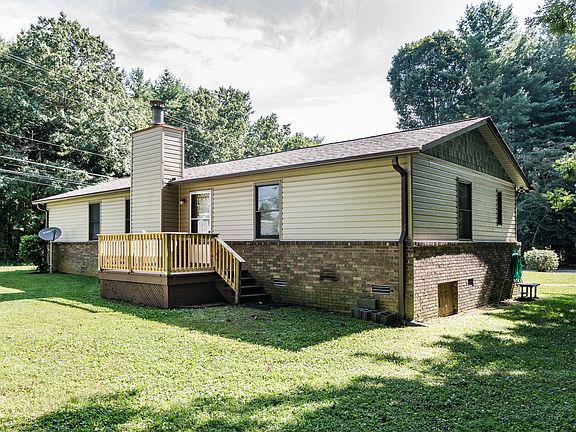 5th image of 2 Sugarloaf Ln