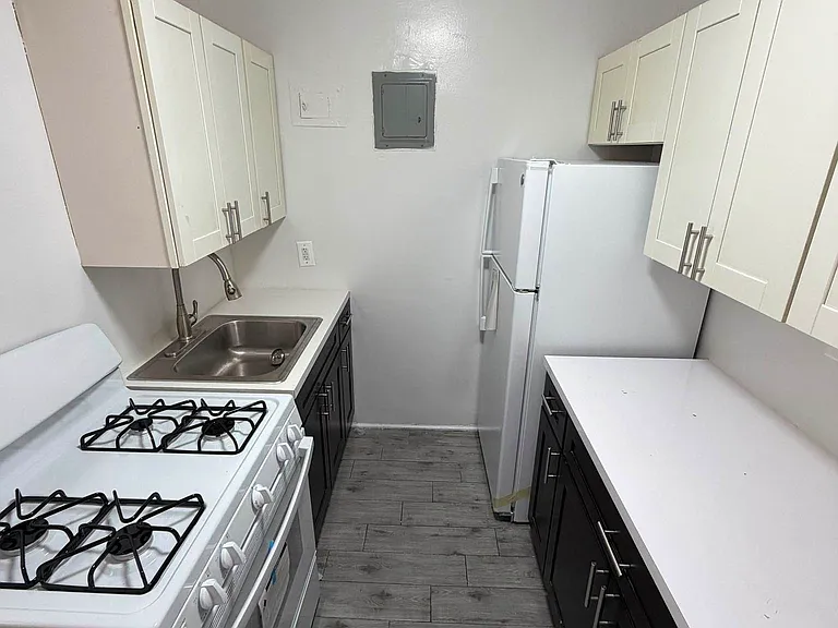 646 W 227th St #A8 — Photo 7