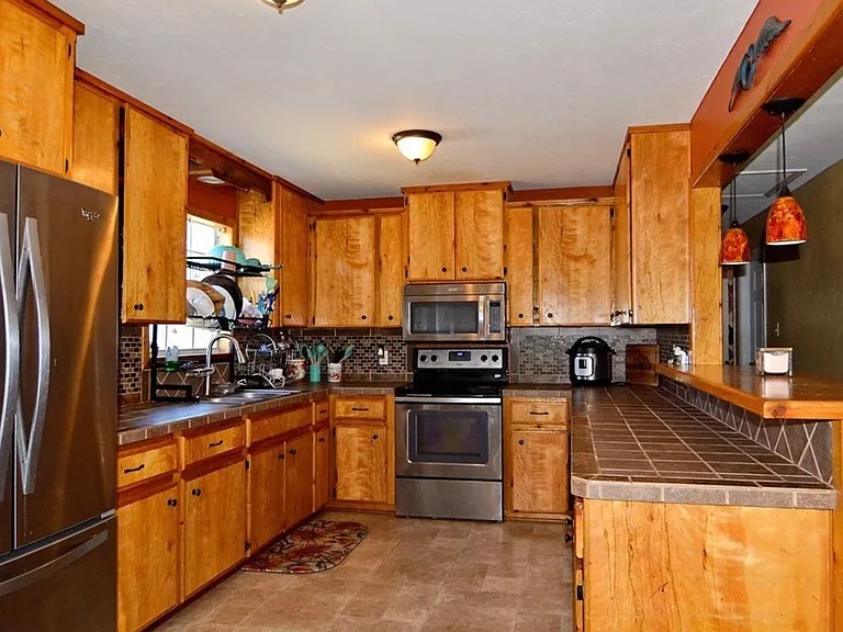 805 E Anderson St — Photo 4
