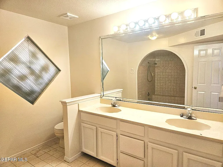 7700 Dianjou Dr — Photo 10