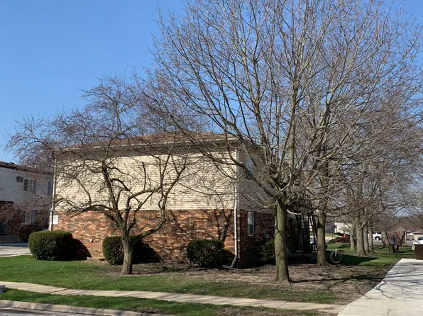 605 Hillview Dr #4, Normal, IL 61761