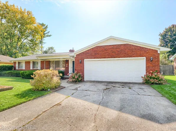 3182 Flamingo Dr, Saginaw, MI 48601
