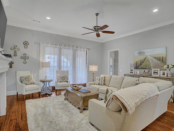5th image of 198 Grace Dr