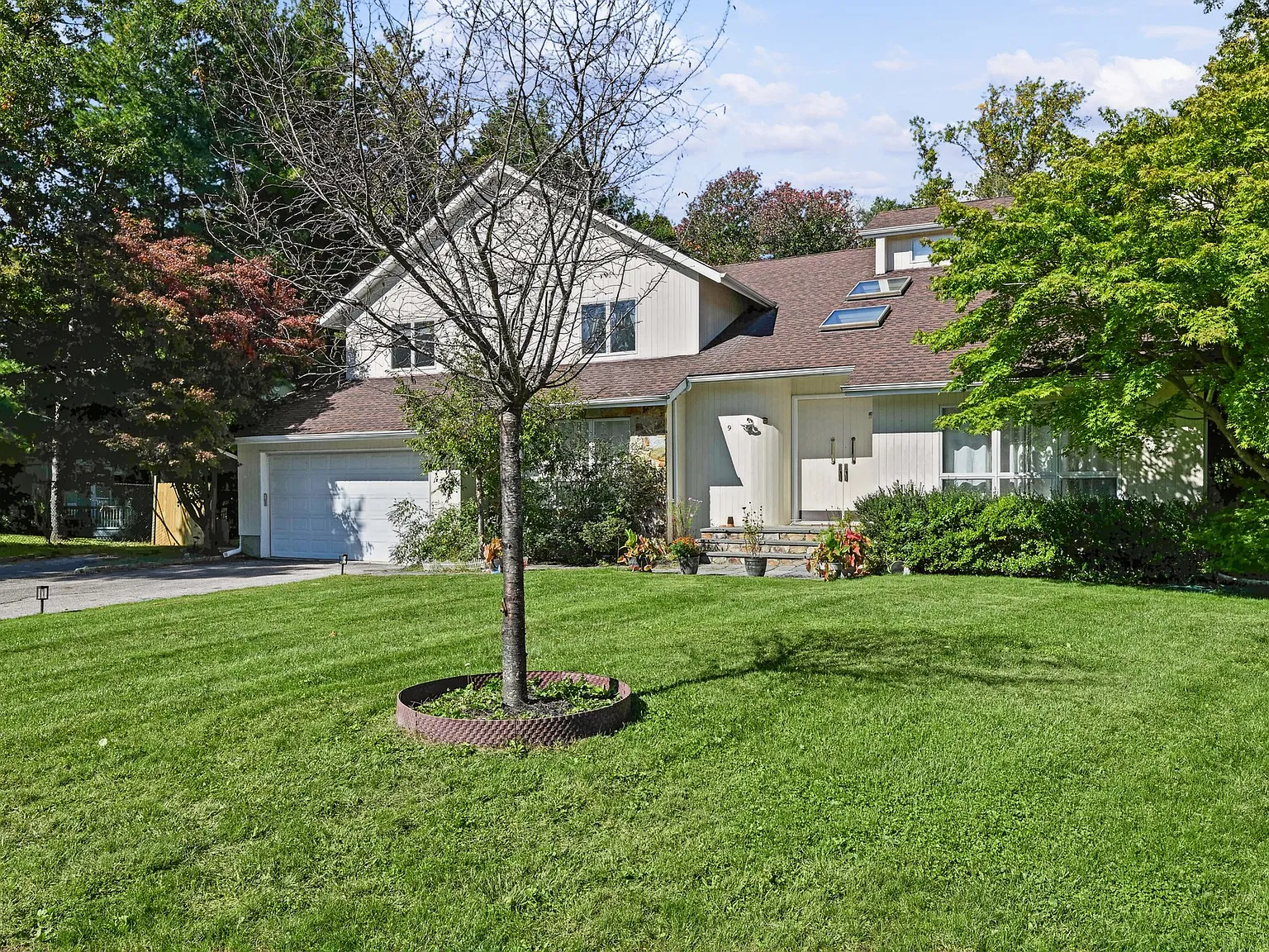 5 bed, 3.5 bath, 3732 sqft, $7,500 — Photo 3