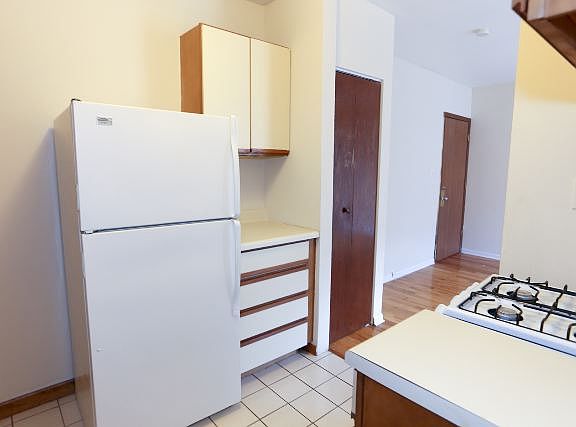 4th image of 817A W Cornelia Ave APT 307