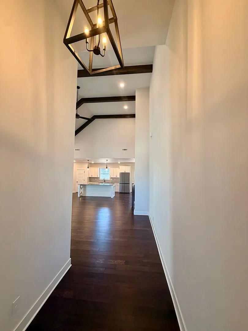 Spacious 4-Bedroom Home with 3-Car Garage — Photo 2