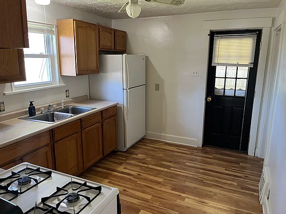 5th image of 33-33 1/2 Princeton Ave #2