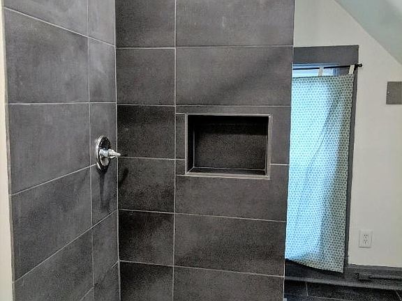 5th image of 2411 N 22nd St E