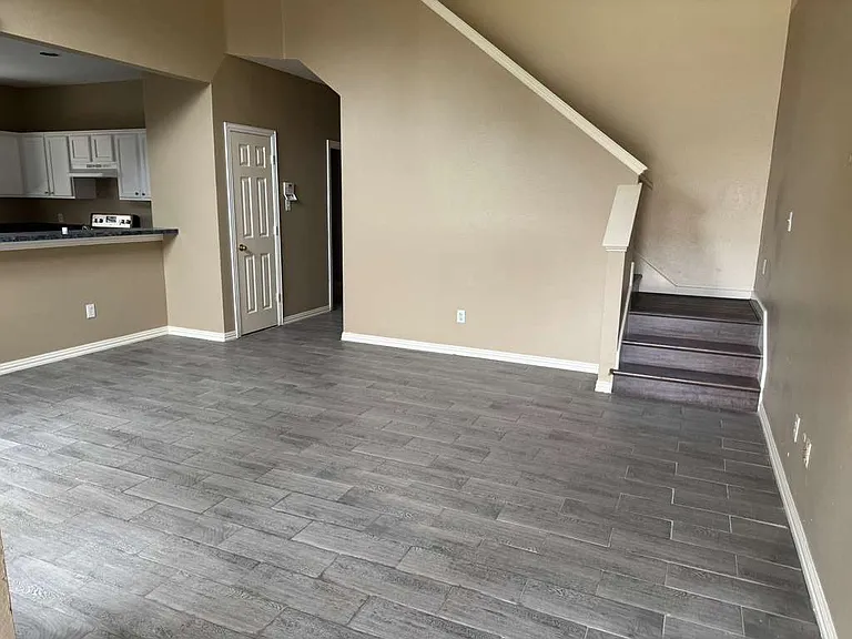 844 Brockden Dr — Photo 2