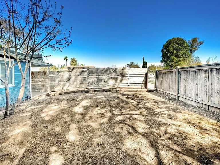 2707 Robertson St — Photo 11