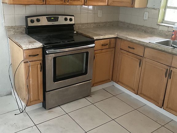 5th image of 2900 NW 10th Ct