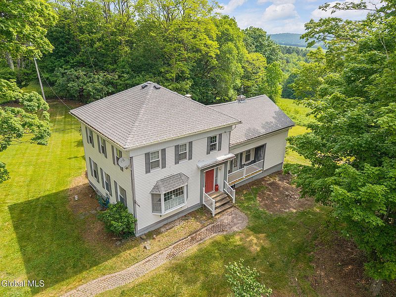 4th image of 205 Burnside Road