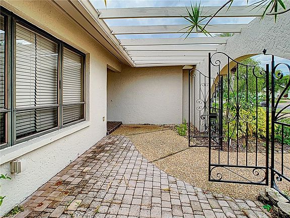 4th image of 3864 Torrey Pines Blvd