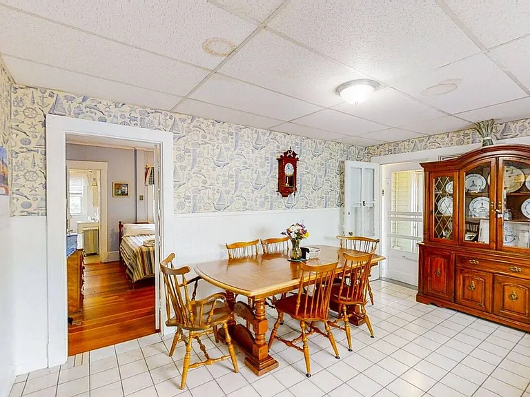 40 E Grand Ave #A — Photo 3