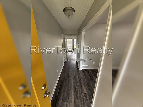 3rd image of 4625 Crestfield Rd