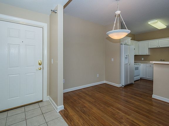 4th image of 14100 Pinnacle Pointe Dr Unit 303