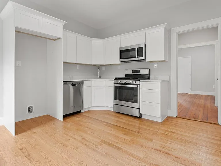68 Saxton St #2 — Photo 25
