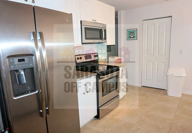 1039 32nd St — Photo 7