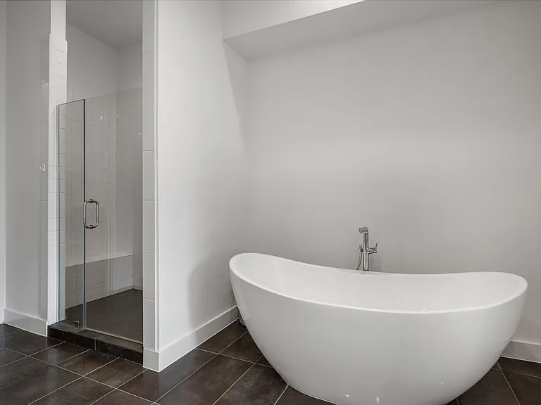 3810 Berkman Dr — Photo 22