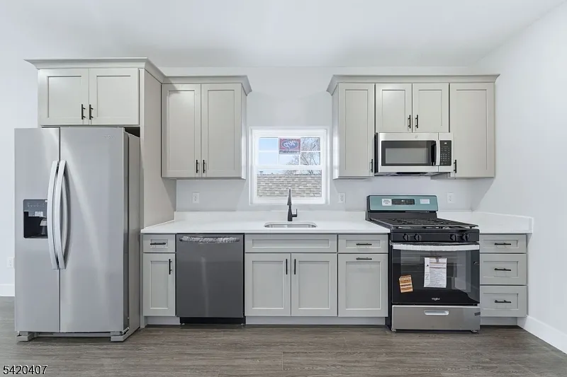 4 bed, 2.0 bath, $3,000 — Photo 3