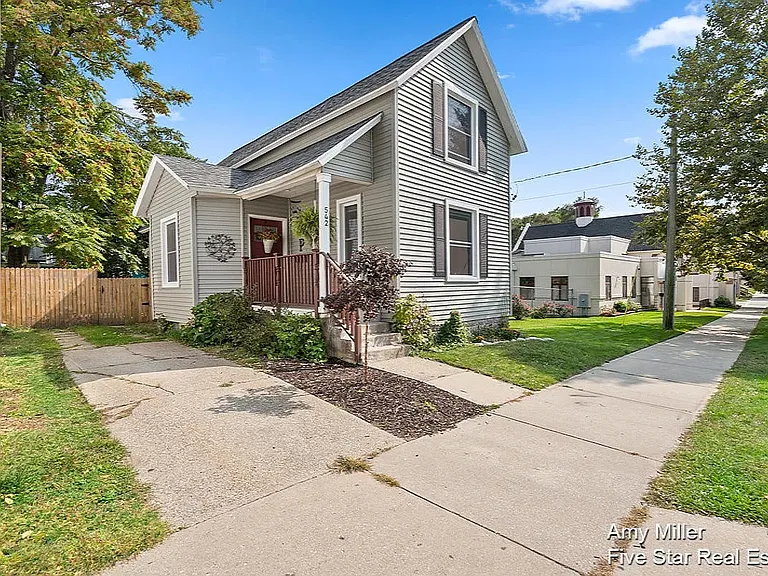 542 Henry Ave SE — Photo 5