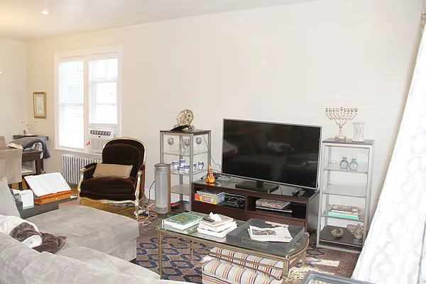 Rented by Metropolitan Brokers Inc. | media 2