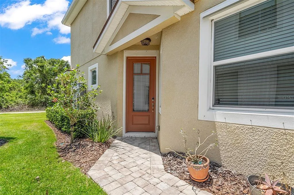 3 bed, 2.5 bath, 1726 sqft, $2,500 — Photo 3
