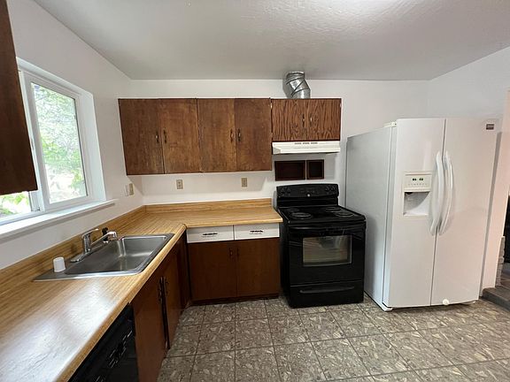 Kitchen, newish appliances