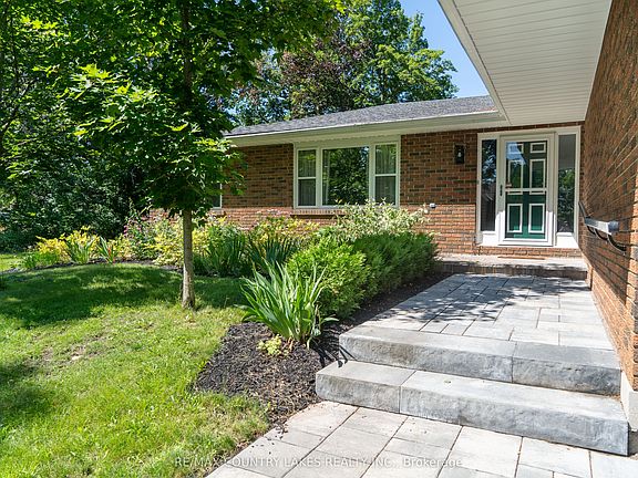 3rd image of 94 Laidlaw St N