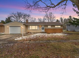 428 Sunnyside Dr, Flushing, MI