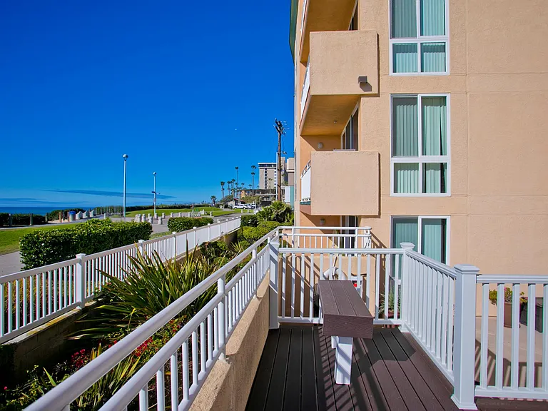 4627 Ocean Blvd #220 — Photo 32