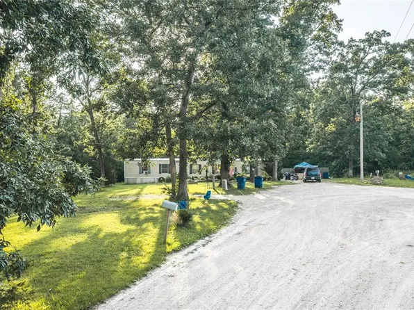 23040 Abrolat Rd, Wright City, MO 63390