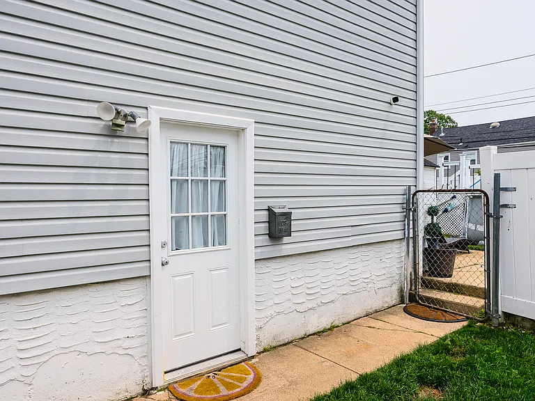 Ford Dr S — Photo 16