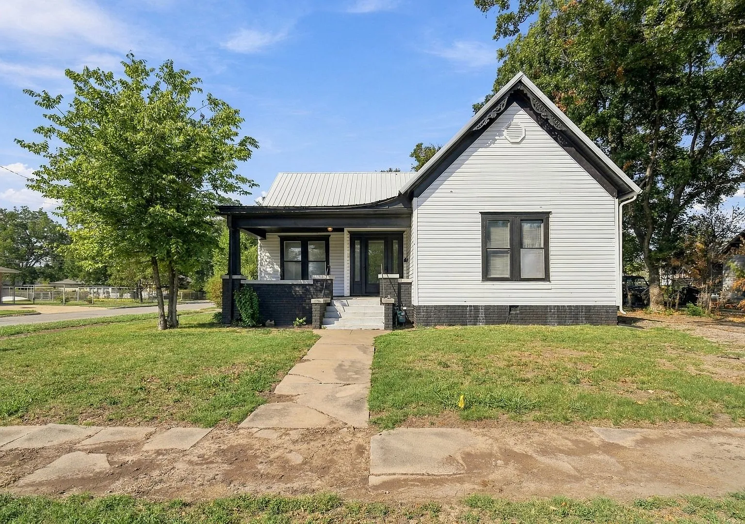 2 Bed 1 Bath Pawhuska - Move-in Ready! — Photo 2