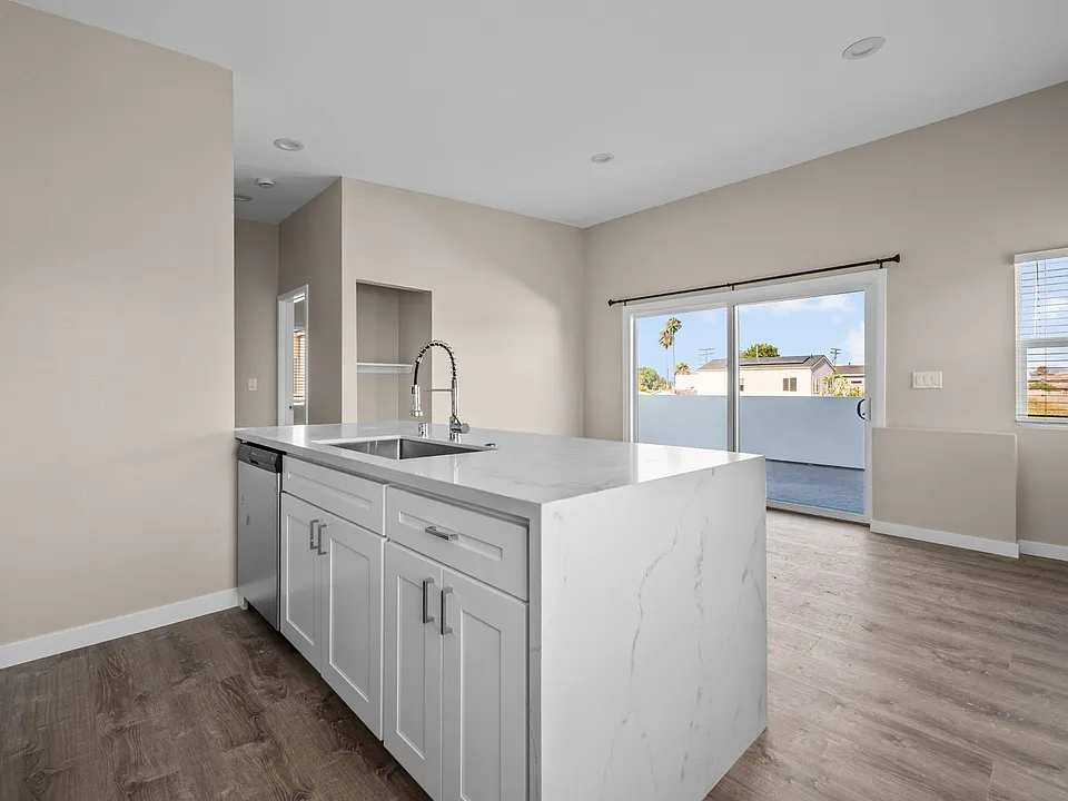 6211 Mesita Dr
