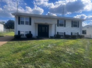 3205 Connecticut Dr, Saint Charles, MO 63301