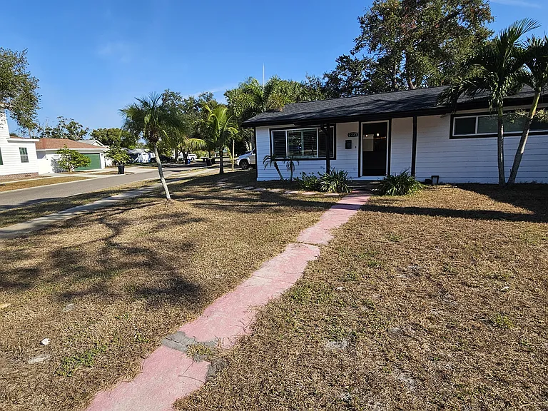 Mature and easy landscaping