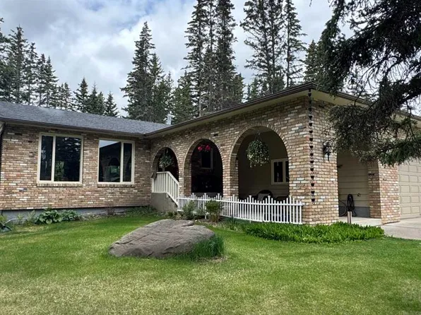 63 E Wolf Dr, Redwood Meadows, AB T3Z 1A3