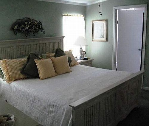 3rd image of 17 Chatsworth Ln