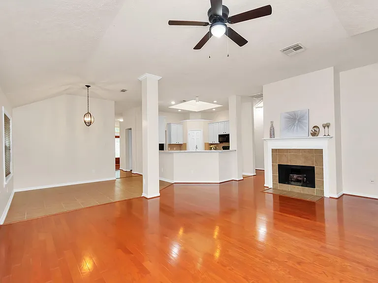 16510 Bluff Springs Dr — Photo 18
