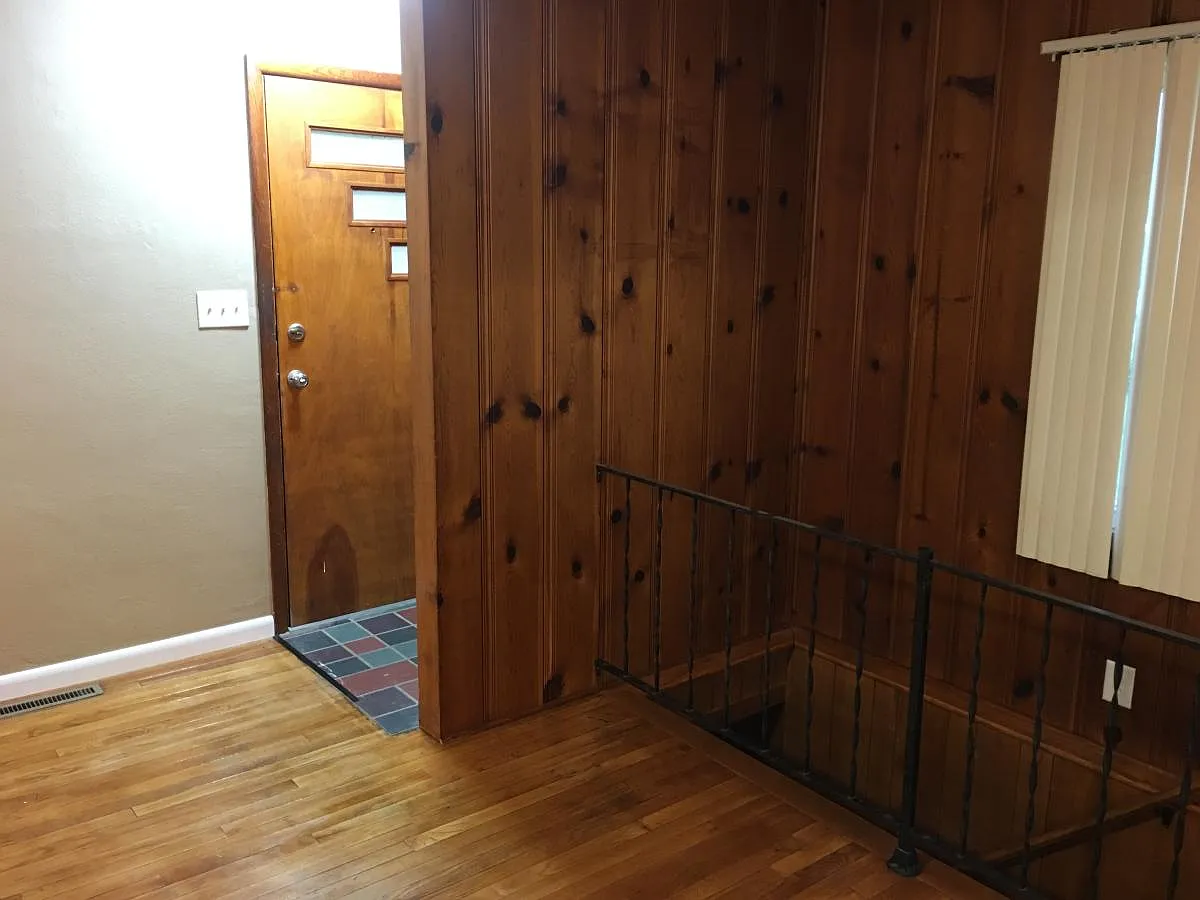 145 N Hillsdale Drive — Photo 2