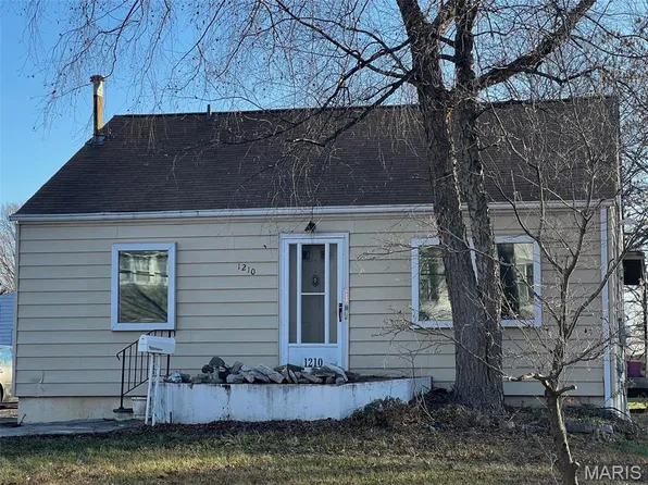 1210 Ruth Dr, Saint Louis, MO 63122