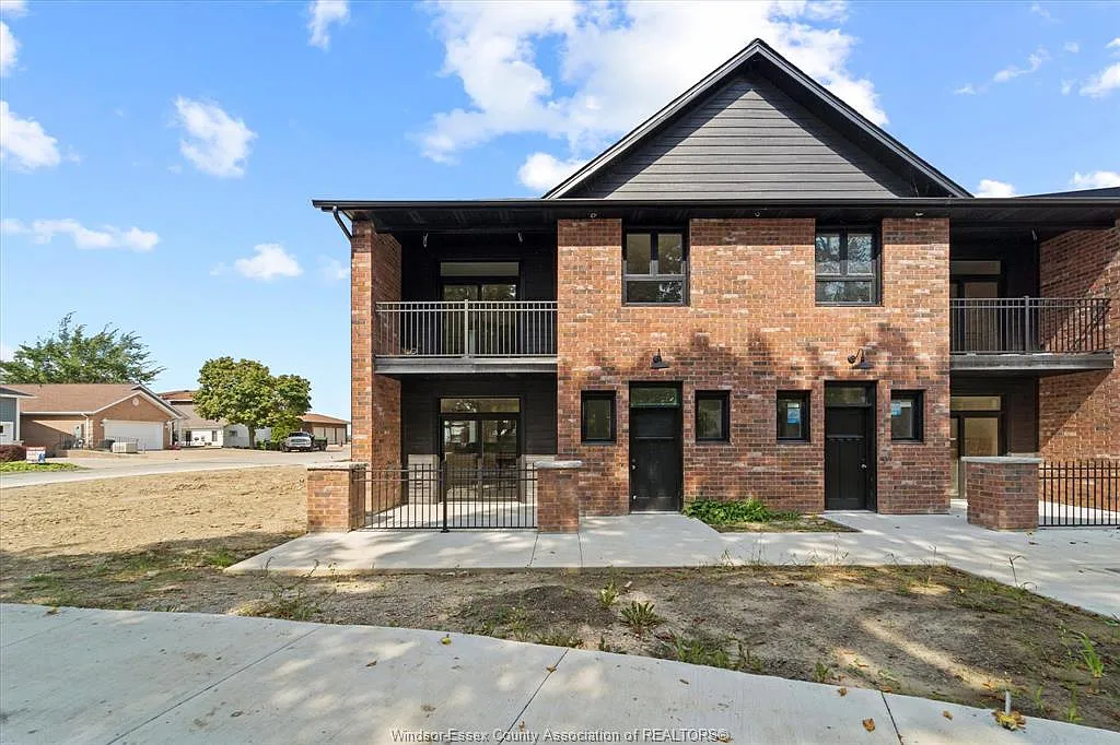 2 bed, $2,400 — Photo 1