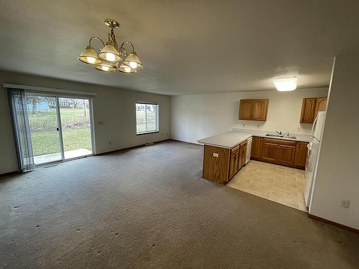 1st image of 154 Sater St #154