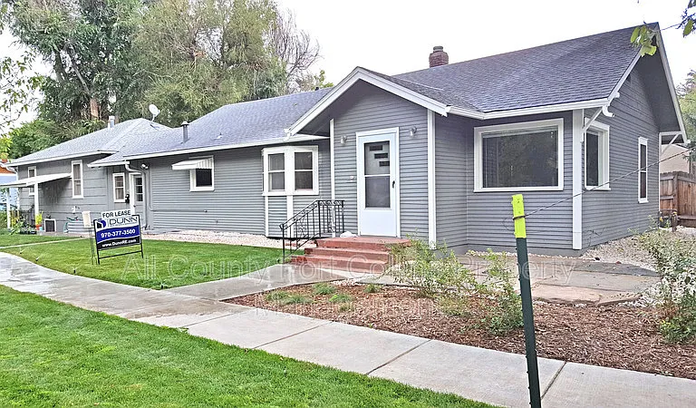222 1/2 S Loomis Ave — Photo 2